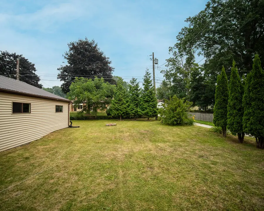 3701 Schroeder Dr, Manitowoc, WI 54220 - #2