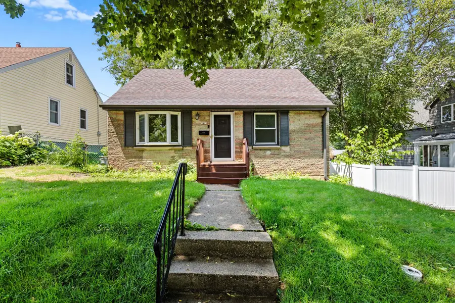 3819 S Arctic Ave, Saint Francis, WI 53235 - #2