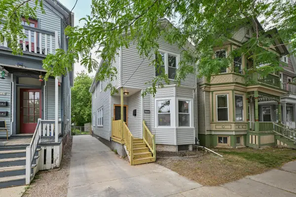 1711 N Astor St, Milwaukee, WI 53202