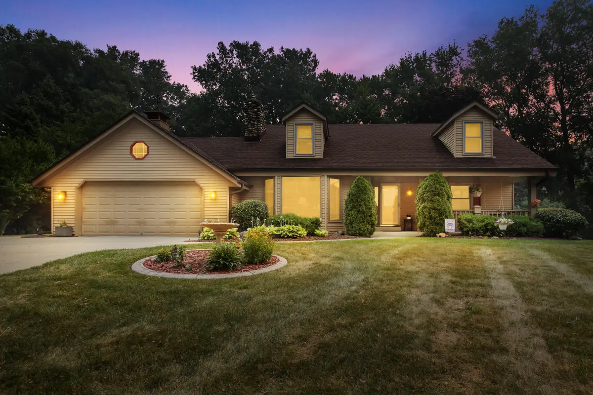 N22W22227 Meadowood Ct, Pewaukee, WI 53186 - #1