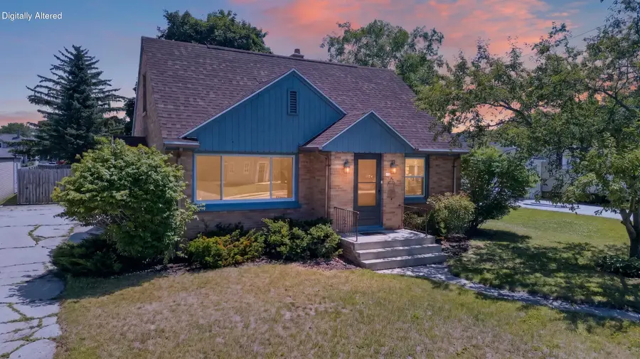 215 N 11th St, Oostburg, WI 53070 - #2