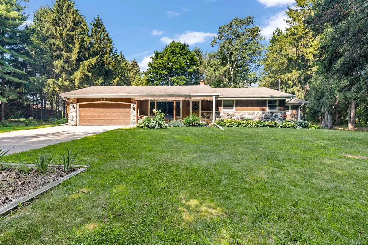6775 Glacier Dr, Barton, WI 53090 - #1