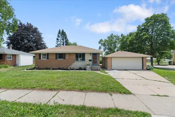 8537 W Denver Ave, Milwaukee, WI 53224