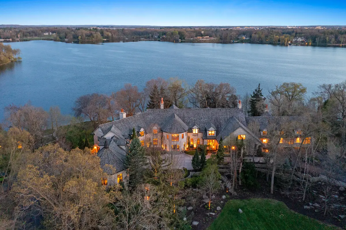 4513 N Hewitts Point Rd, Oconomowoc Lake, WI 53066 - #1