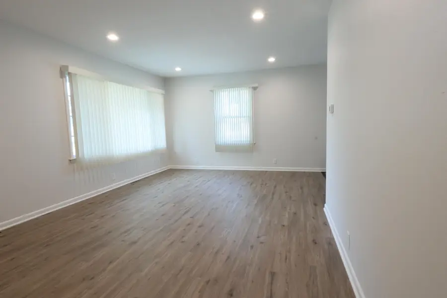 10325 W Sheridan Ave, Milwaukee, WI 53225 - #2