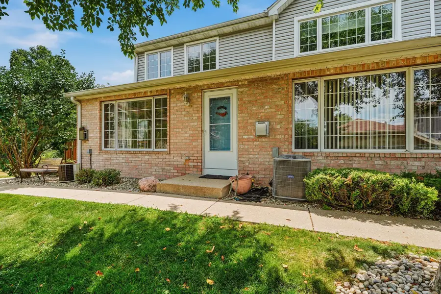 10050 W Whitnall Edge Dr, Franklin, WI 53132 - #3