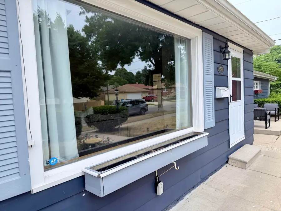 8301 W Nash St, Milwaukee, WI 53222 - #3