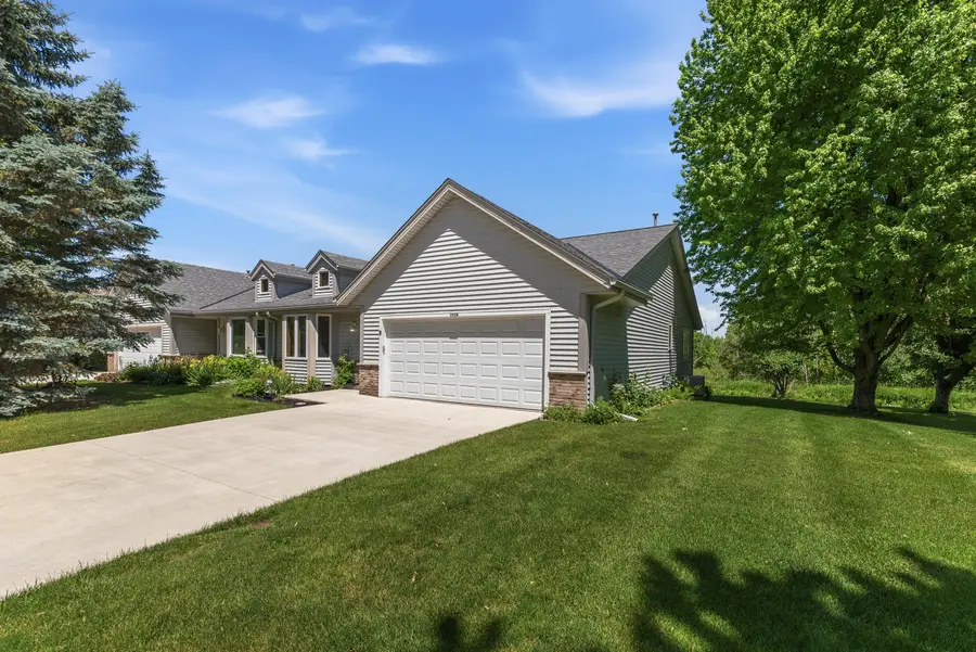 2924 Valley Ave, West Bend, WI 53095 - #2