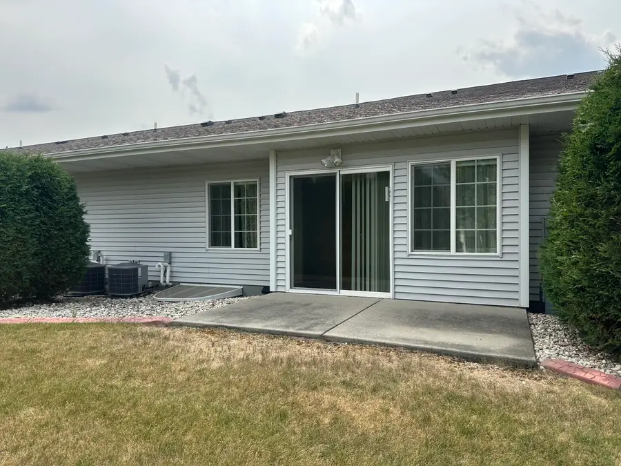 418 Novak St, Hartford, WI 53027 - #2