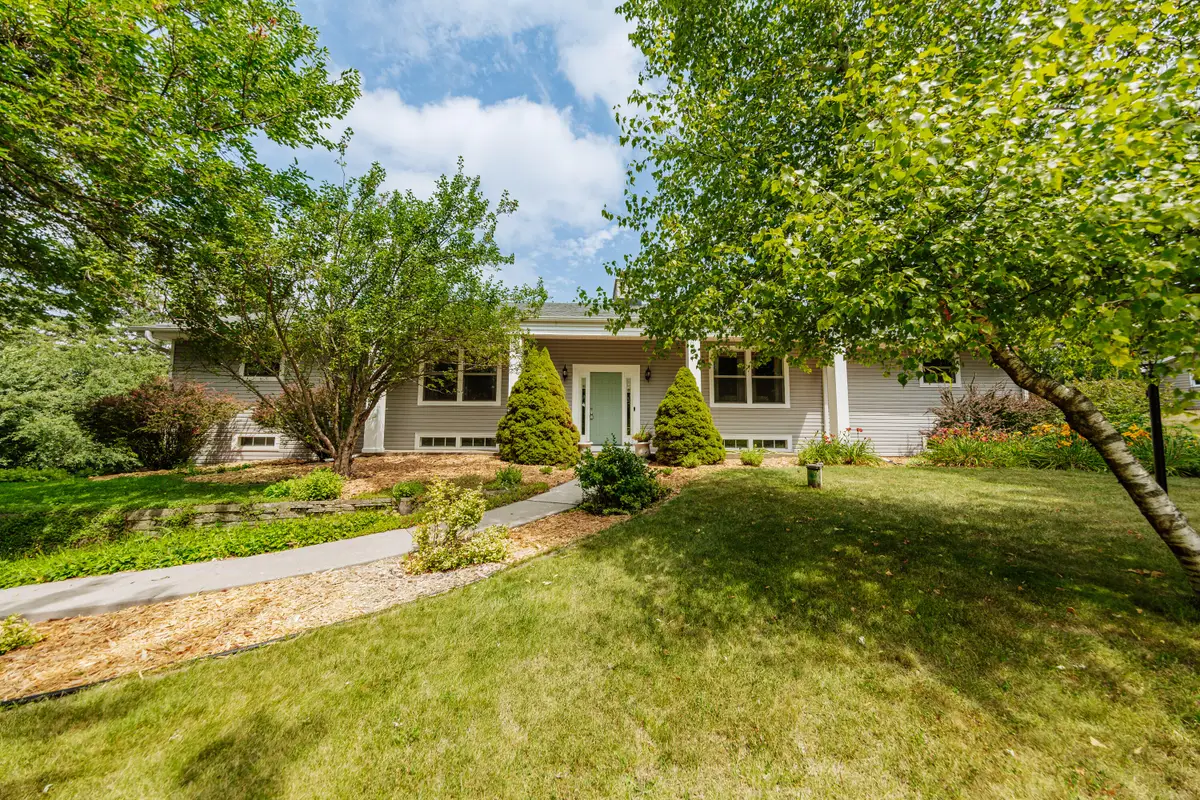 W227S2416 Morningside Cir, Waukesha, WI 53186 - #1