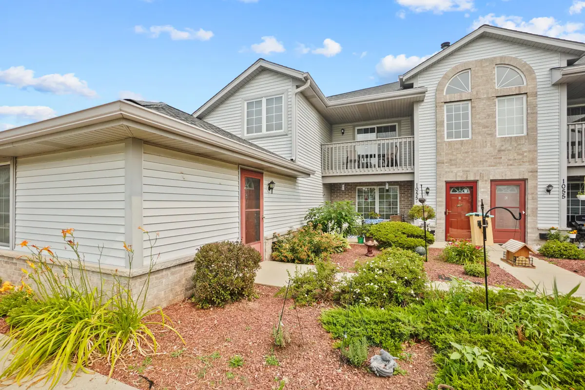 1055 Quinlan Dr, Pewaukee, WI 53072 - #1
