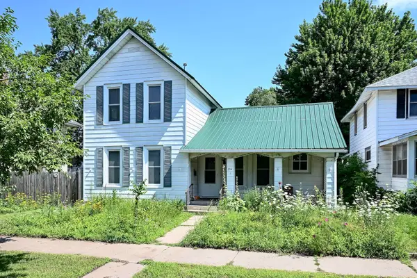 214 10th St E, Winona, MN 55987