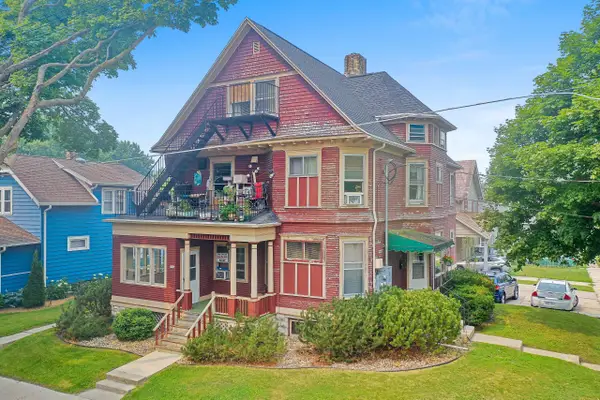 436 N 6th St, Manitowoc, WI 54220