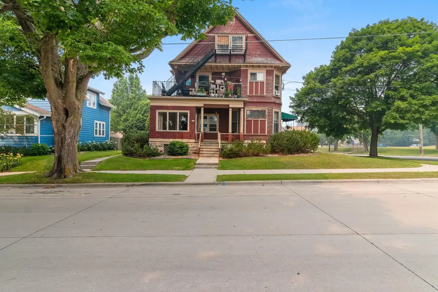 436 N 6th St, Manitowoc, WI 54220 - #2