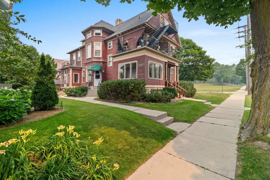 436 N 6th St, Manitowoc, WI 54220 - #3