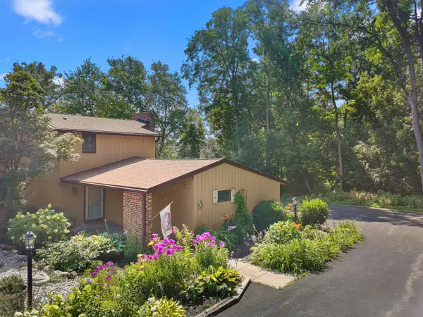 469 Country Club Dr, Lake Geneva, WI 53147