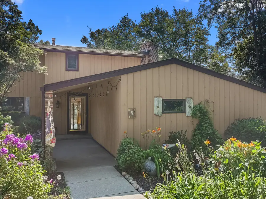 469 Country Club Dr, Lake Geneva, WI 53147 - #2