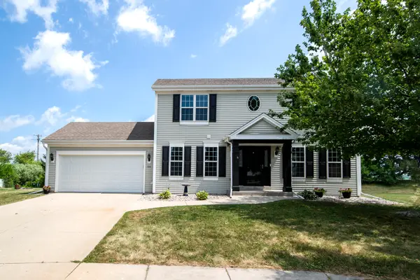 914 Michael Ct, Elkhorn, WI 53121