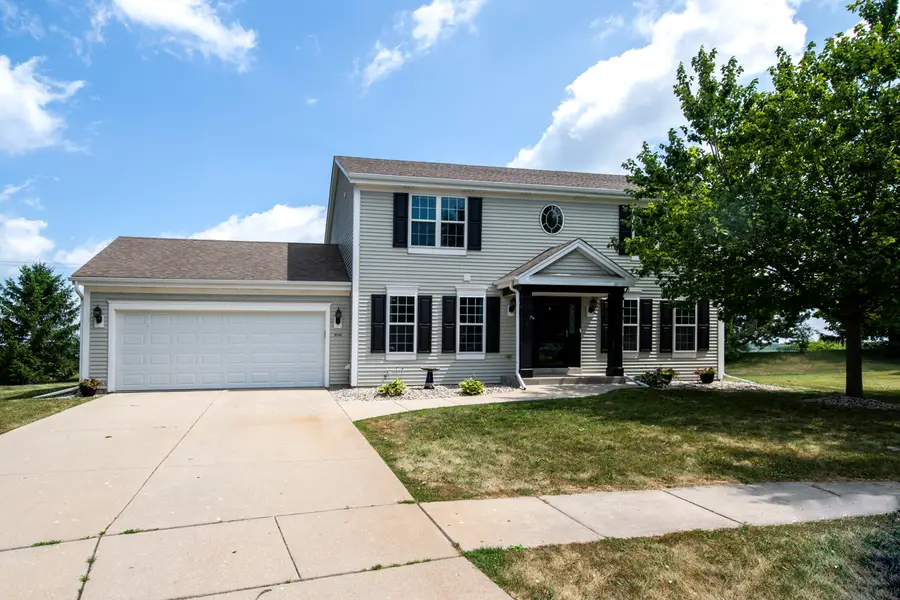 914 Michael Ct, Elkhorn, WI 53121 - #2