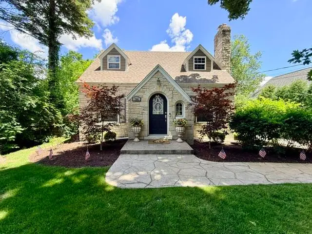 700 Elm Grove Rd, Elm Grove, WI 53122 - #1