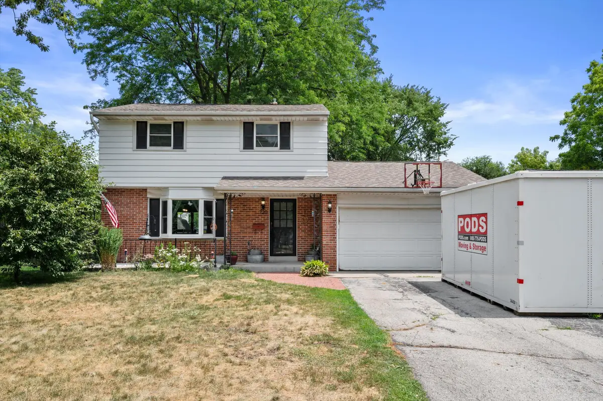 720 S 124th St, West Allis, WI 53214 - #1