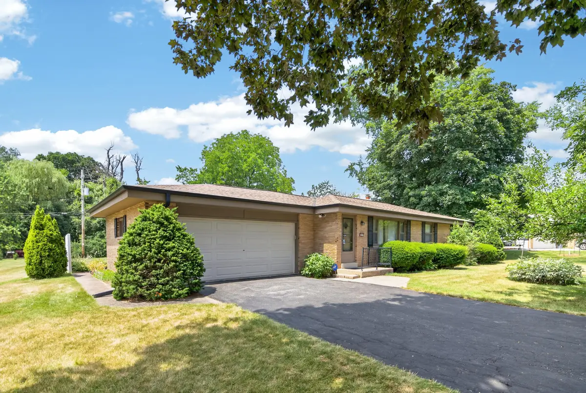 3915 Brook Ln, Brookfield, WI 53005 - #1