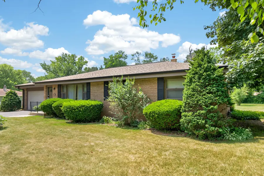 3915 Brook Ln, Brookfield, WI 53005 - #2