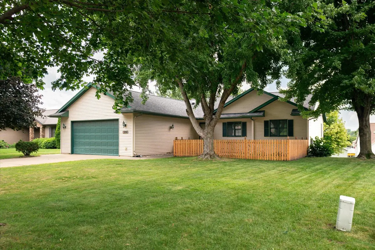 4230 Cliffside Dr, La Crosse, WI 54601 - #1