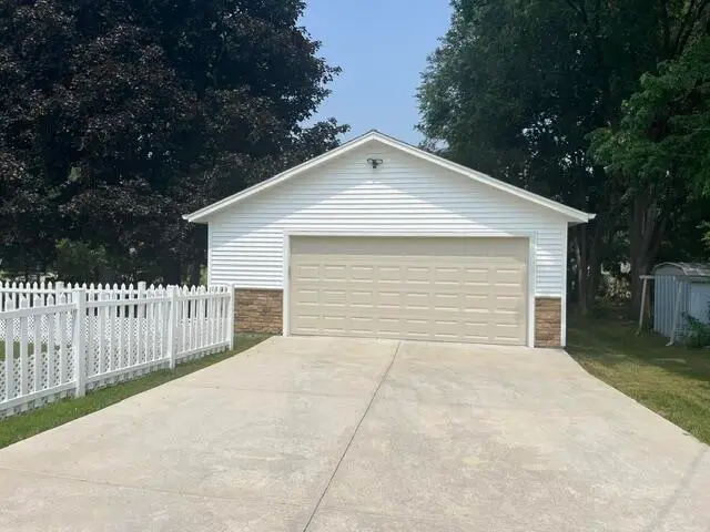 238 Lincoln Dr N, West Bend, WI 53095 - #3
