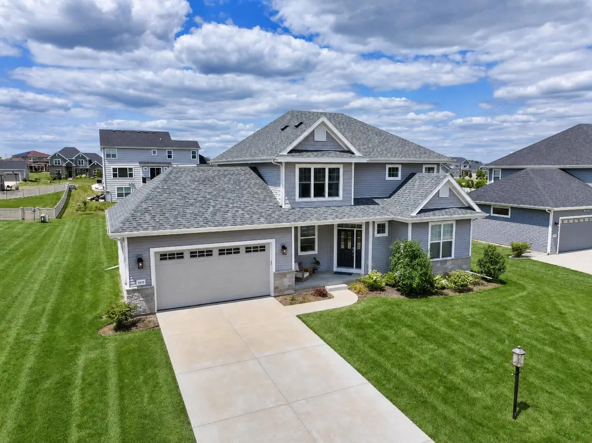 8829 S Shady Leaf Ln, Franklin, WI 53132 - #1