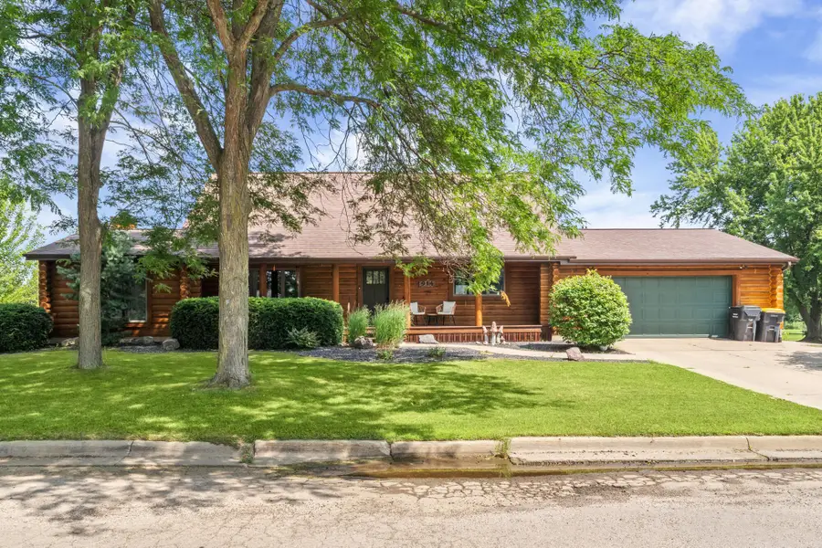 914 E Brownell St, Tomah, WI 54660 - #2