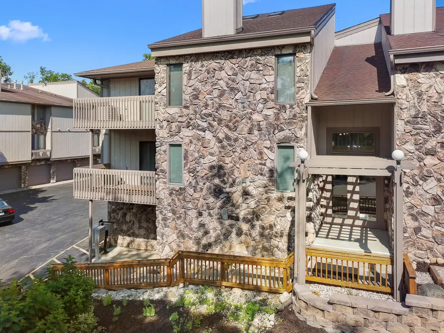 844 Kendall Ln, Lake Geneva, WI 53147 - #2