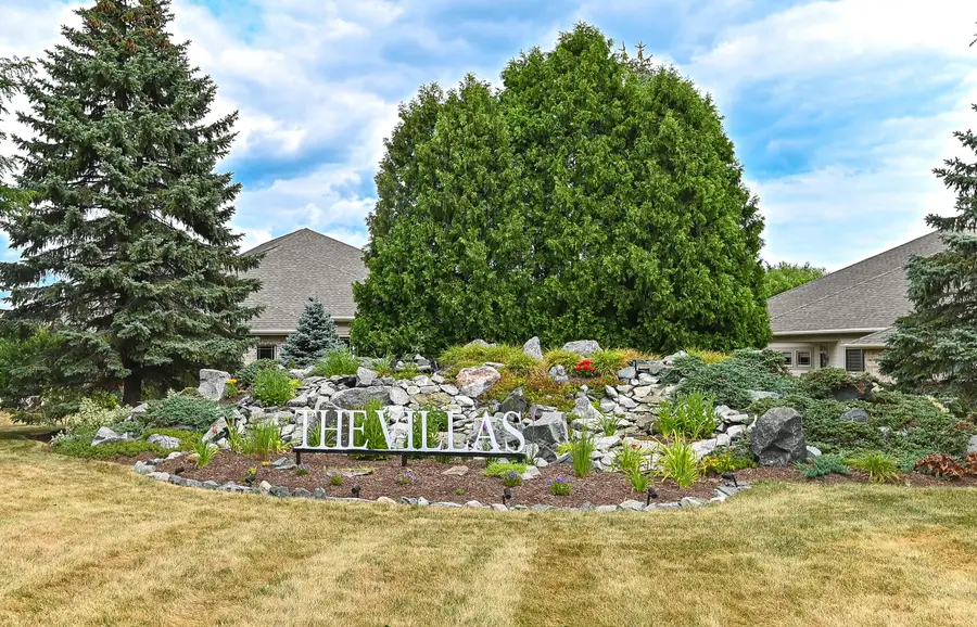 3363 W Villa Dr, Franklin, WI 53132 - #2