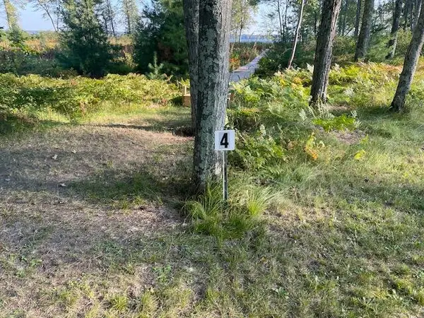 W6195 Sandstone Ln, Crivitz, WI 54114