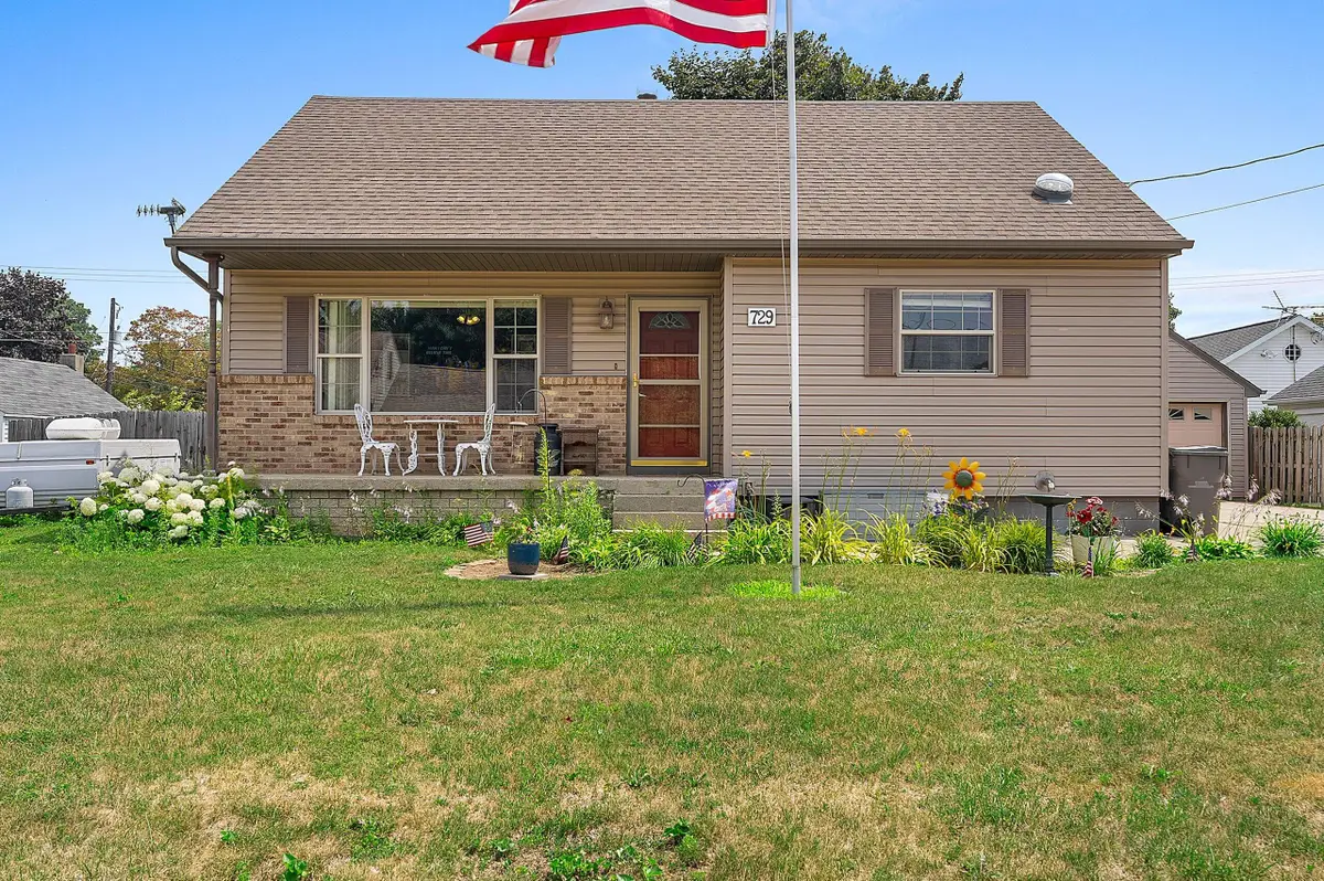 729 Woodlawn Dr, Manitowoc, WI 54220 - #1
