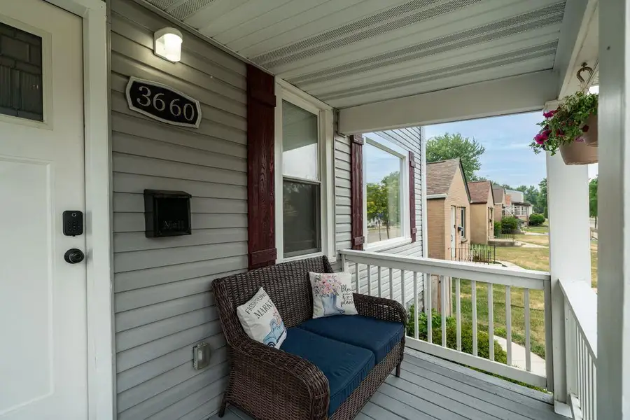3660 S Iowa Ave, Saint Francis, WI 53235 - #2