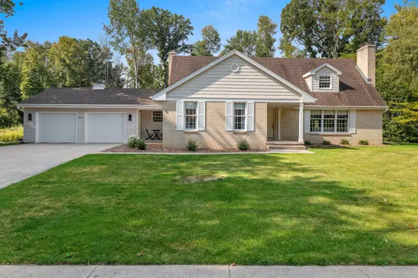 3511 Wildwood Dr, Manitowoc, WI 54220