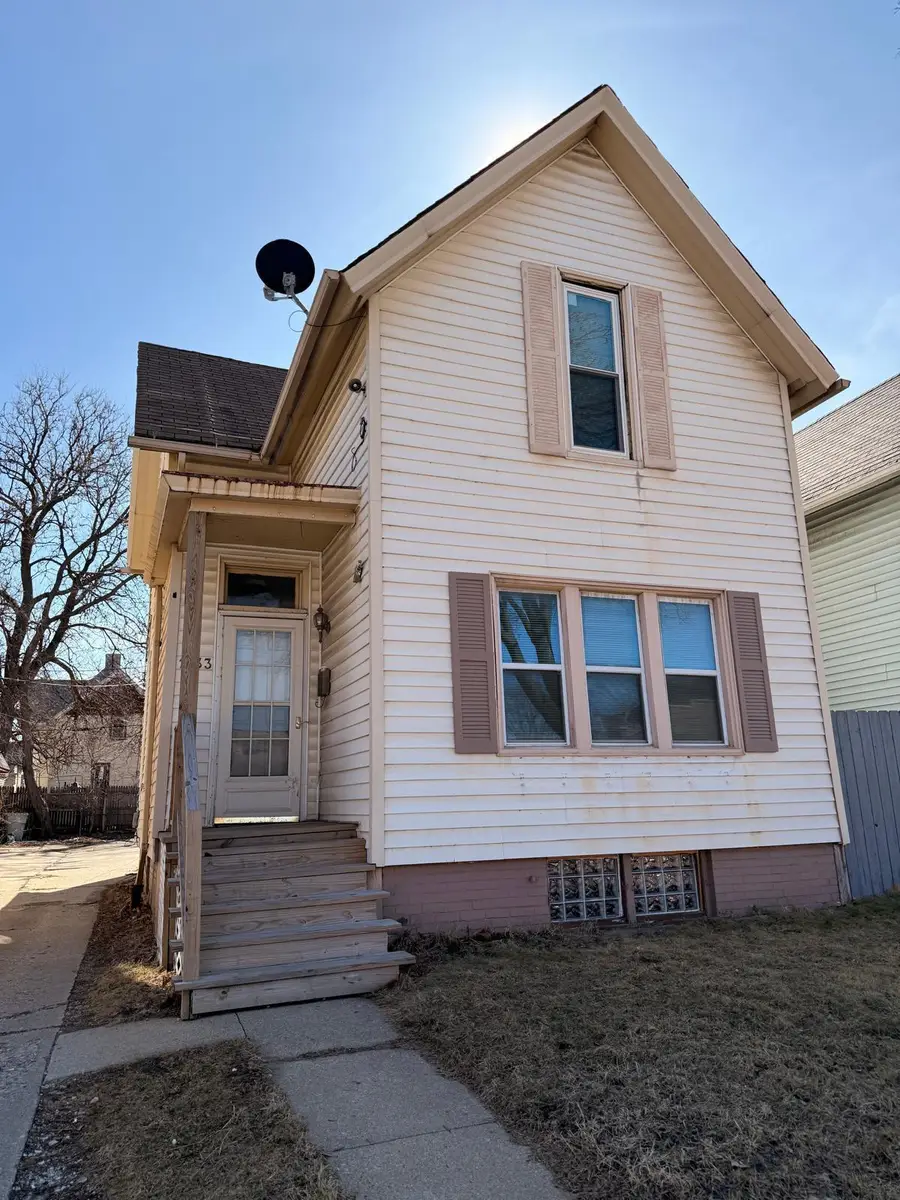 1433 W National Ave, Milwaukee, WI 53204 - #2