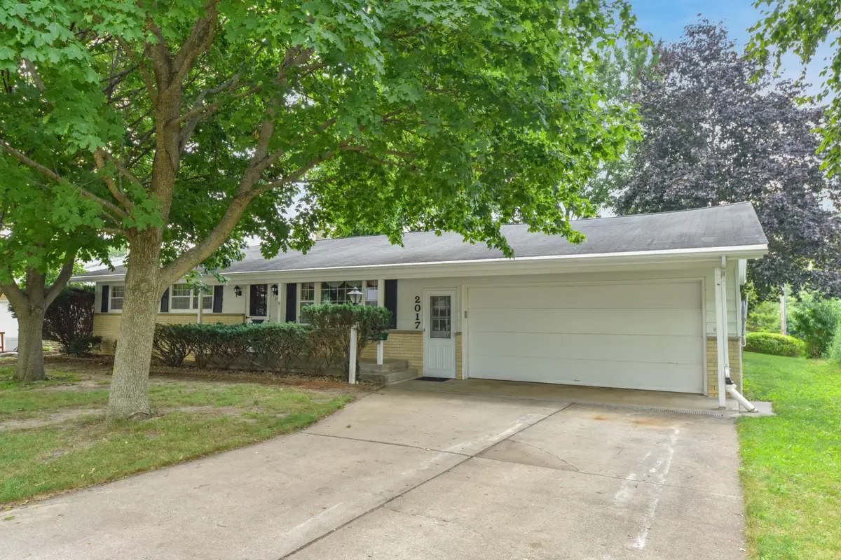 2017 Chestnut St, West Bend, WI 53095 - #1