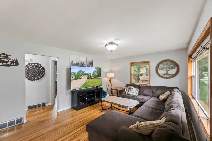S25W26005 Mac Arthur Rd, Waukesha, WI 53188 - #2