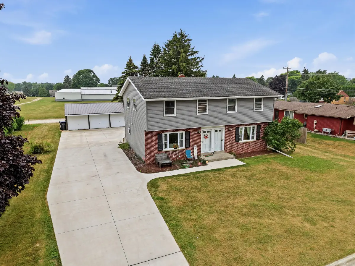 811 Dreifuerst Rd, Plymouth, WI 53073 - #1