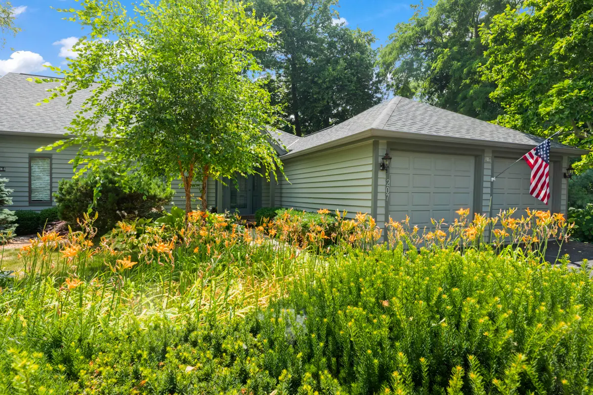 207 Pine Ter, Oconomowoc, WI 53066 - #1