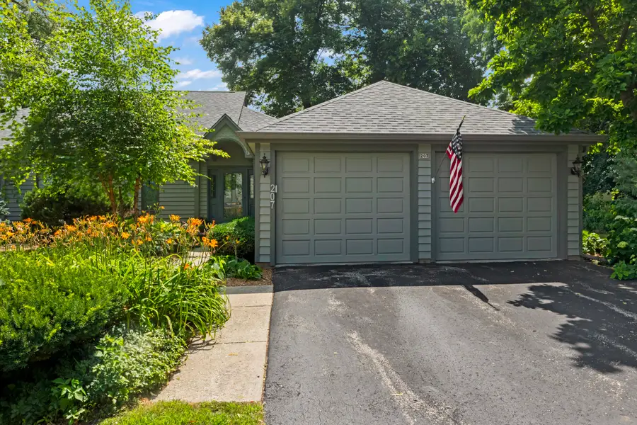 207 Pine Ter, Oconomowoc, WI 53066 - #2