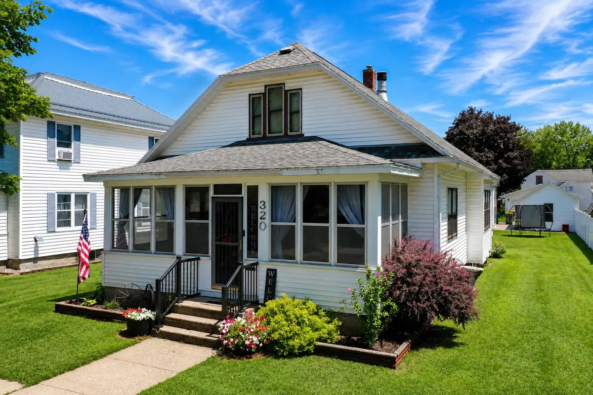 320 N Wacouta Ave, Prairie Du Chien, WI 53821 - #1