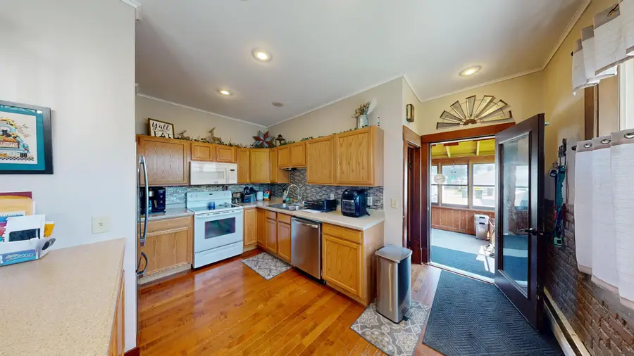 320 N Wacouta Ave, Prairie Du Chien, WI 53821 - #3