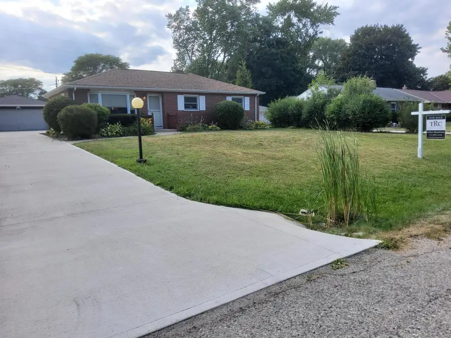 8935 N Navajo Rd, Bayside, WI 53217 - #3