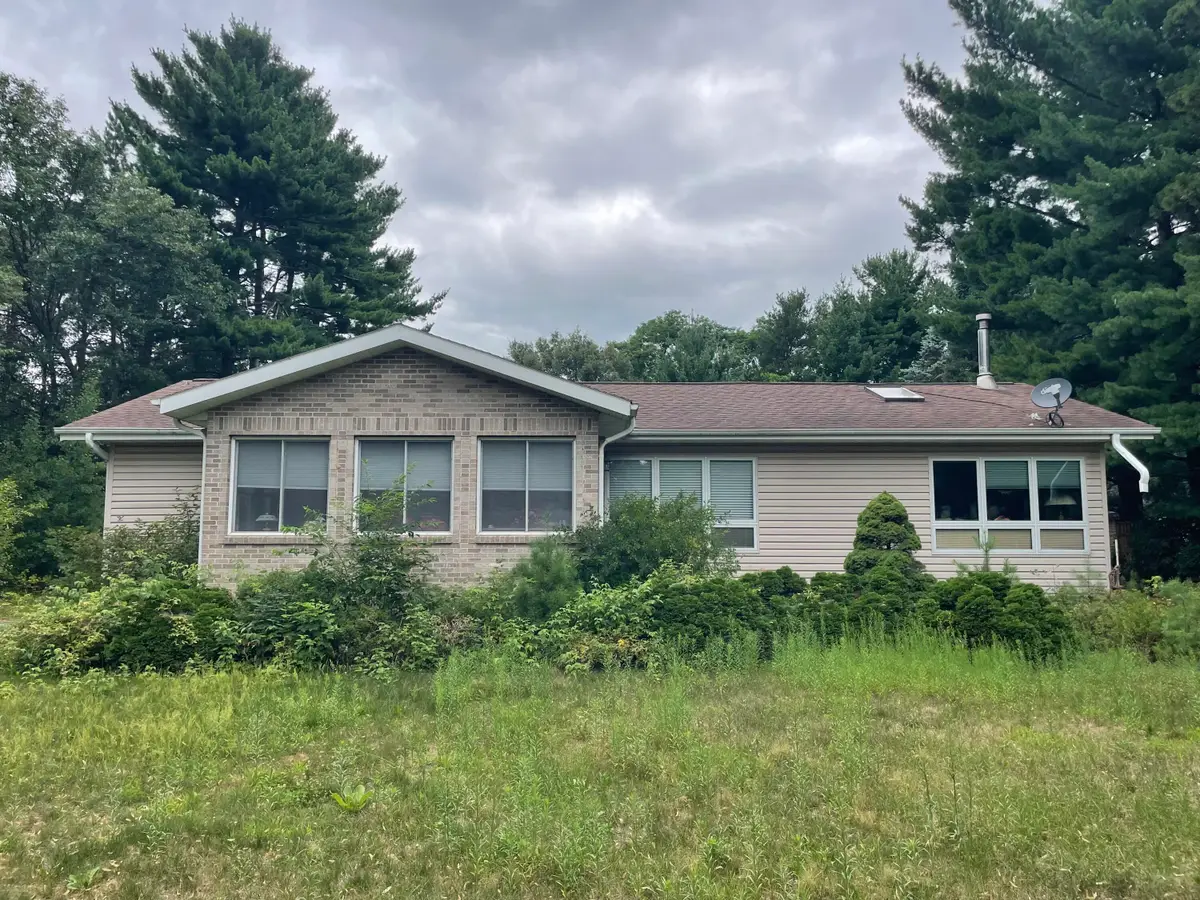 W5550 Oakdale Dr, Germantown, WI 53950 - #1