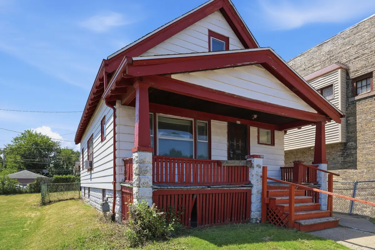 825 W Burleigh St, Milwaukee, WI 53206 - #1