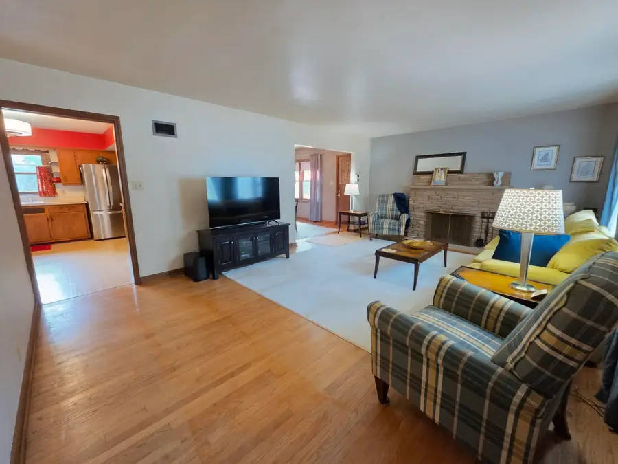 14345 Hyland Dr, Brookfield, WI 53005 - #3