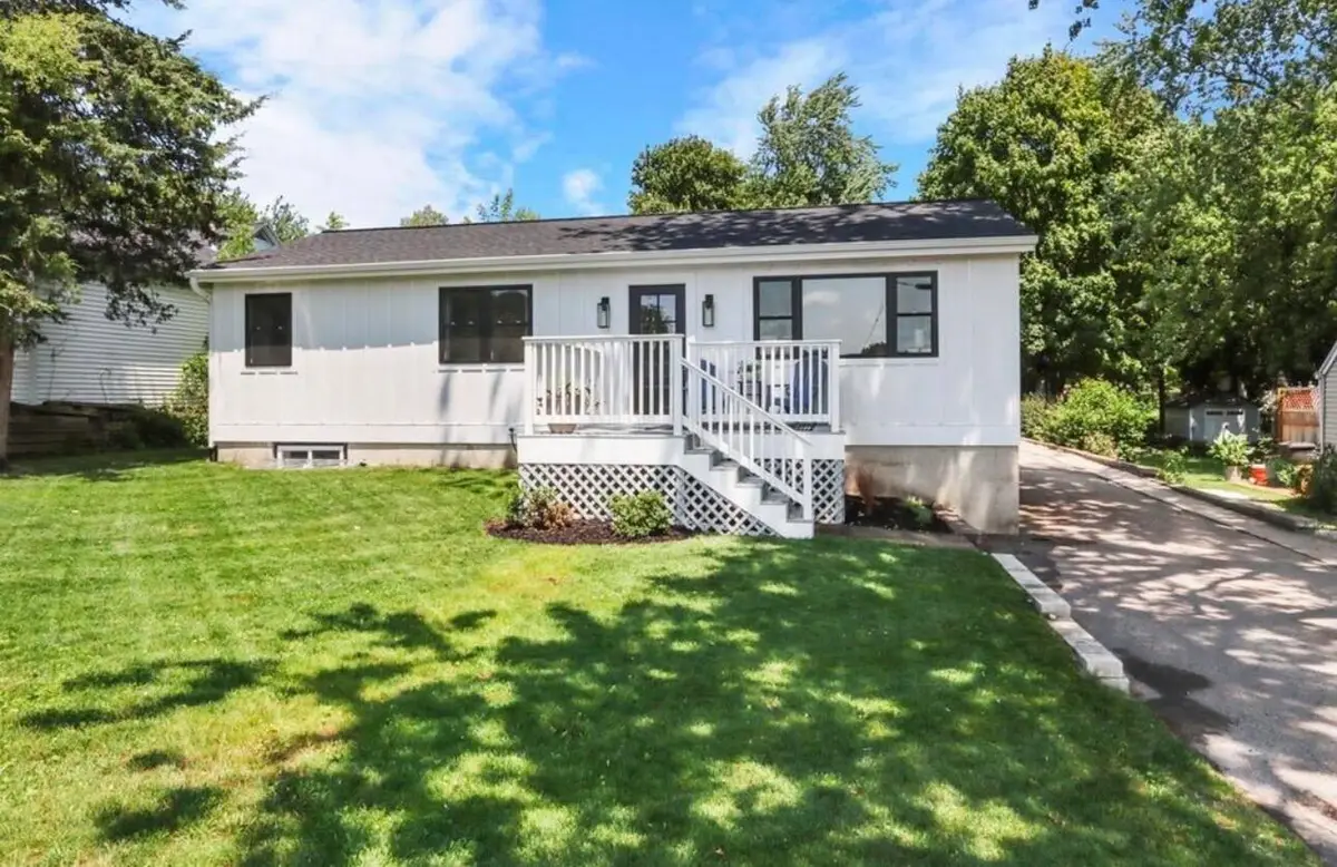 190 Dewey Ave, Fontana, WI 53125 - #1